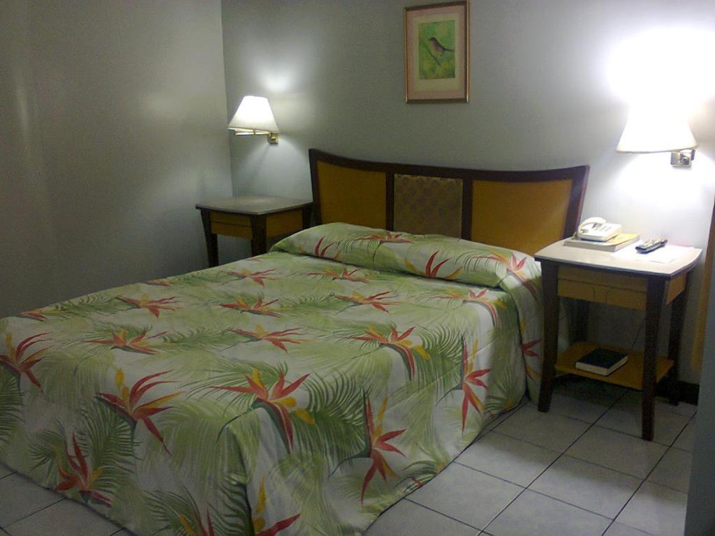 Cebu Business Hotel Room photo
