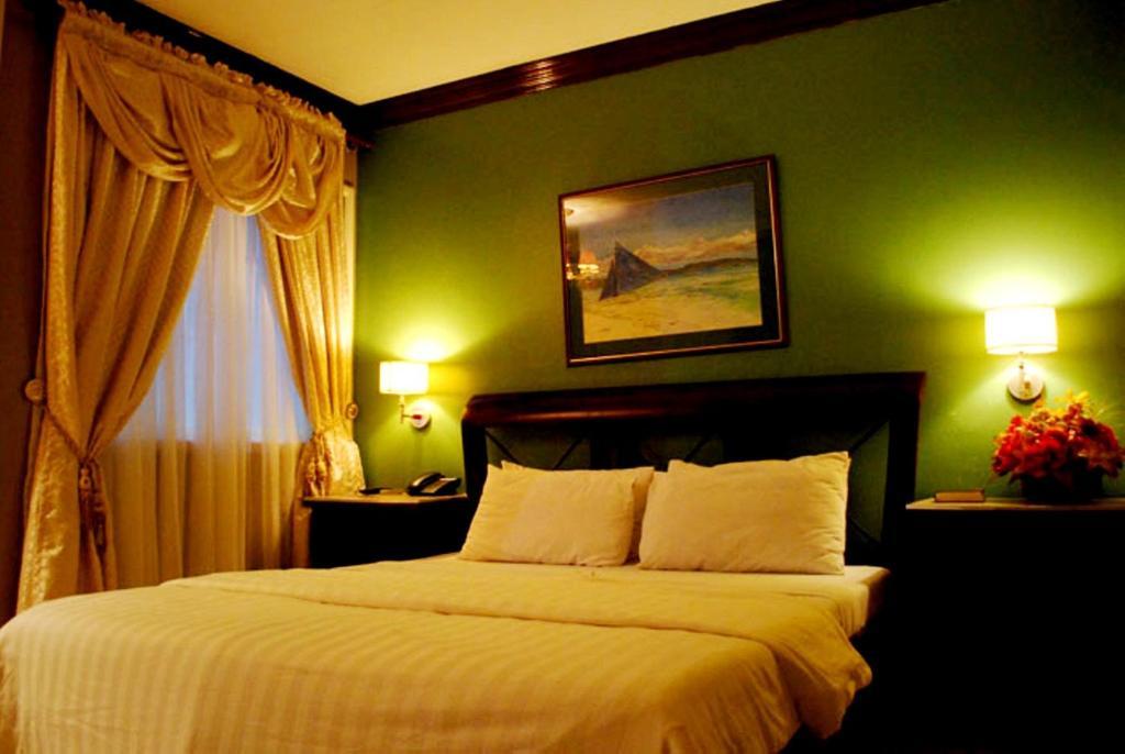 Cebu Business Hotel Exterior photo