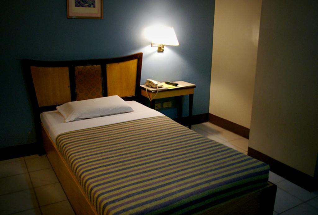 Cebu Business Hotel Exterior photo
